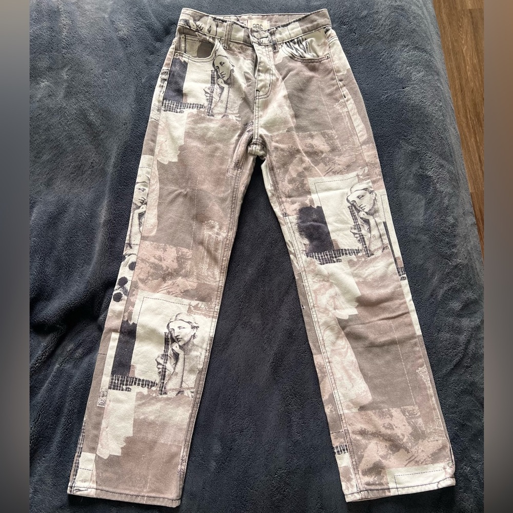 BDG Urban Outfitters Cowboy Gray Statue
Graphic Denim Jeans Womens Size 26